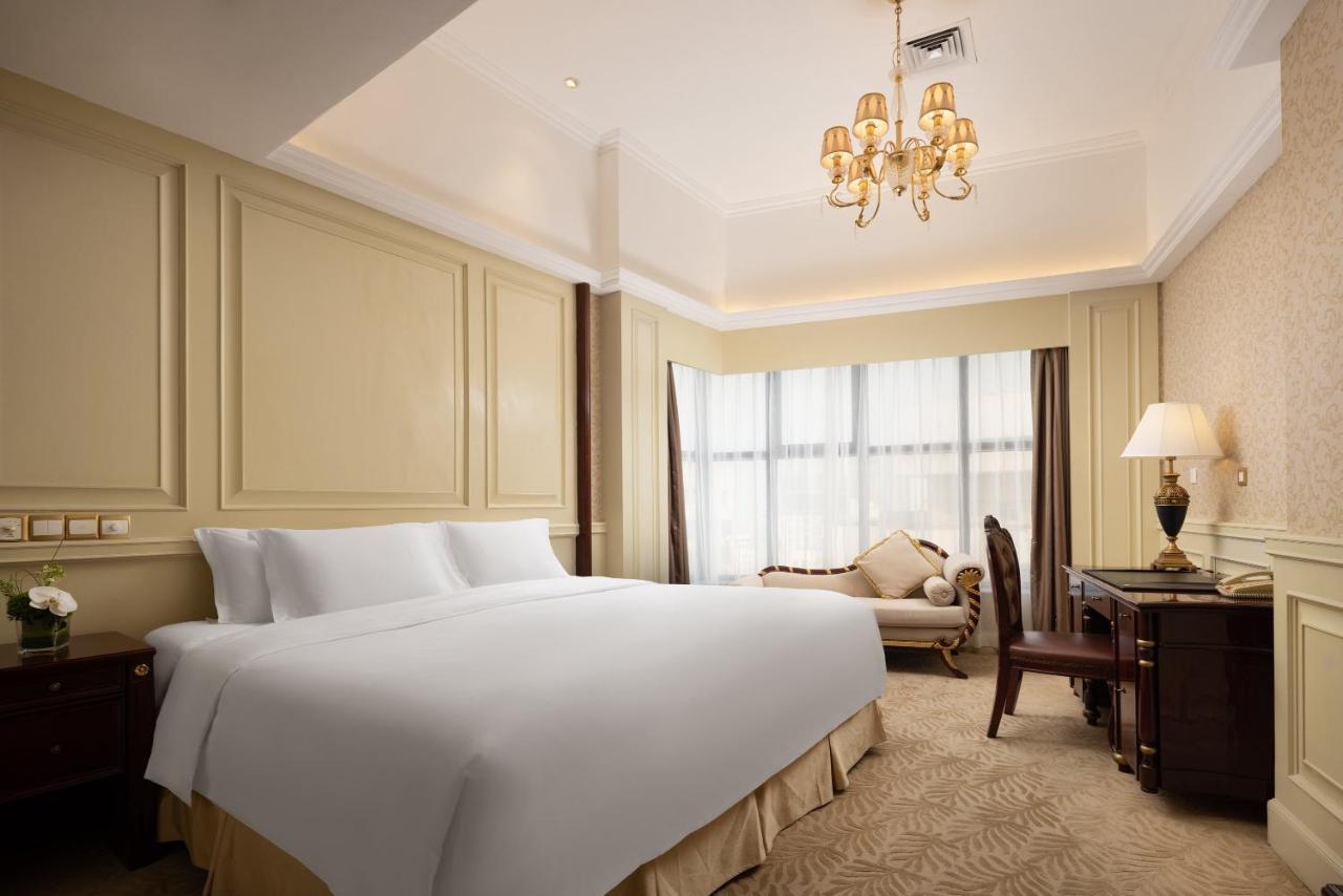 Crowne Plaza Hotel & Suites Landmark Shenzhen By Ihg - Nearby Luohu Border, Indoor Heated Swimming Pool, Complimentary Welcome Drink Zewnętrze zdjęcie