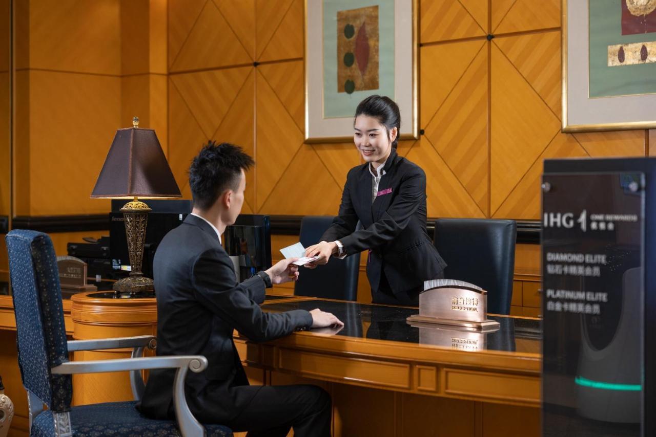 Crowne Plaza Hotel & Suites Landmark Shenzhen By Ihg - Nearby Luohu Border, Indoor Heated Swimming Pool, Complimentary Welcome Drink Zewnętrze zdjęcie