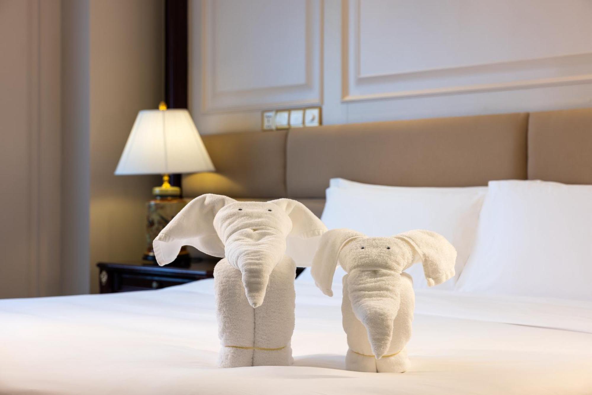 Crowne Plaza Hotel & Suites Landmark Shenzhen By Ihg - Nearby Luohu Border, Indoor Heated Swimming Pool, Complimentary Welcome Drink Zewnętrze zdjęcie